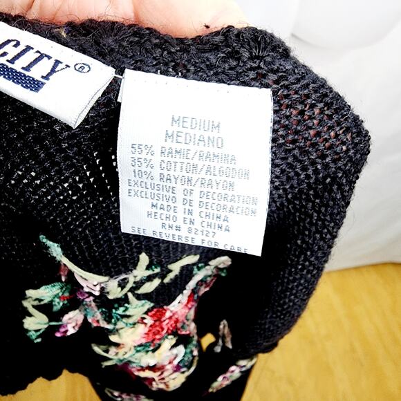 Vintage Capacity 90's Black V Neck Women's Embroidered Flowers Button Front Vest - Picture 4 of 15